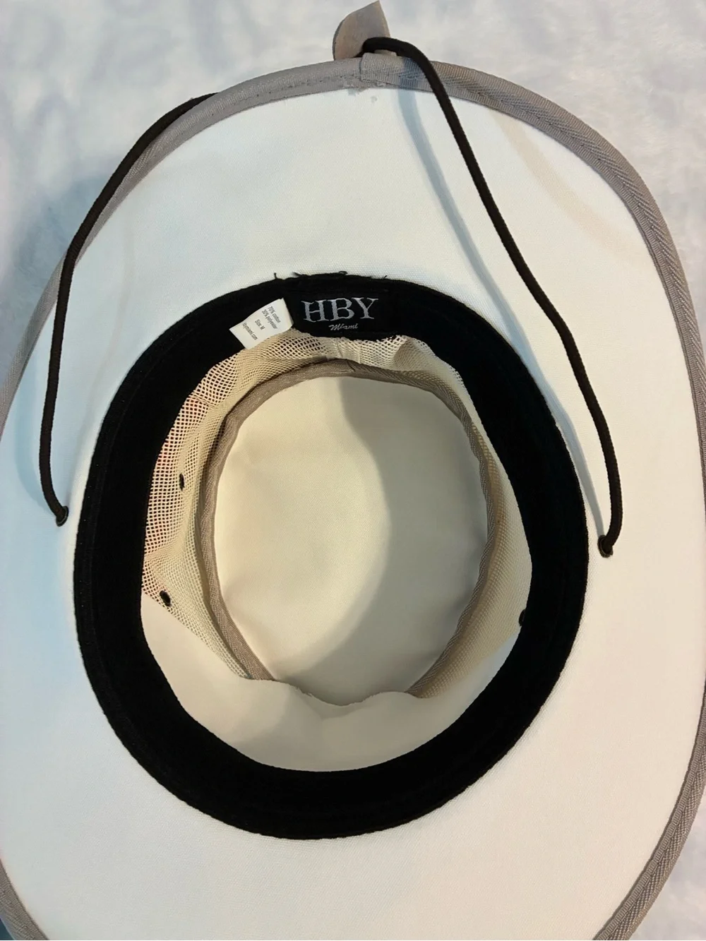 HBYmiami White Brim Hat with Red Leopard Scarf and Charm Trim